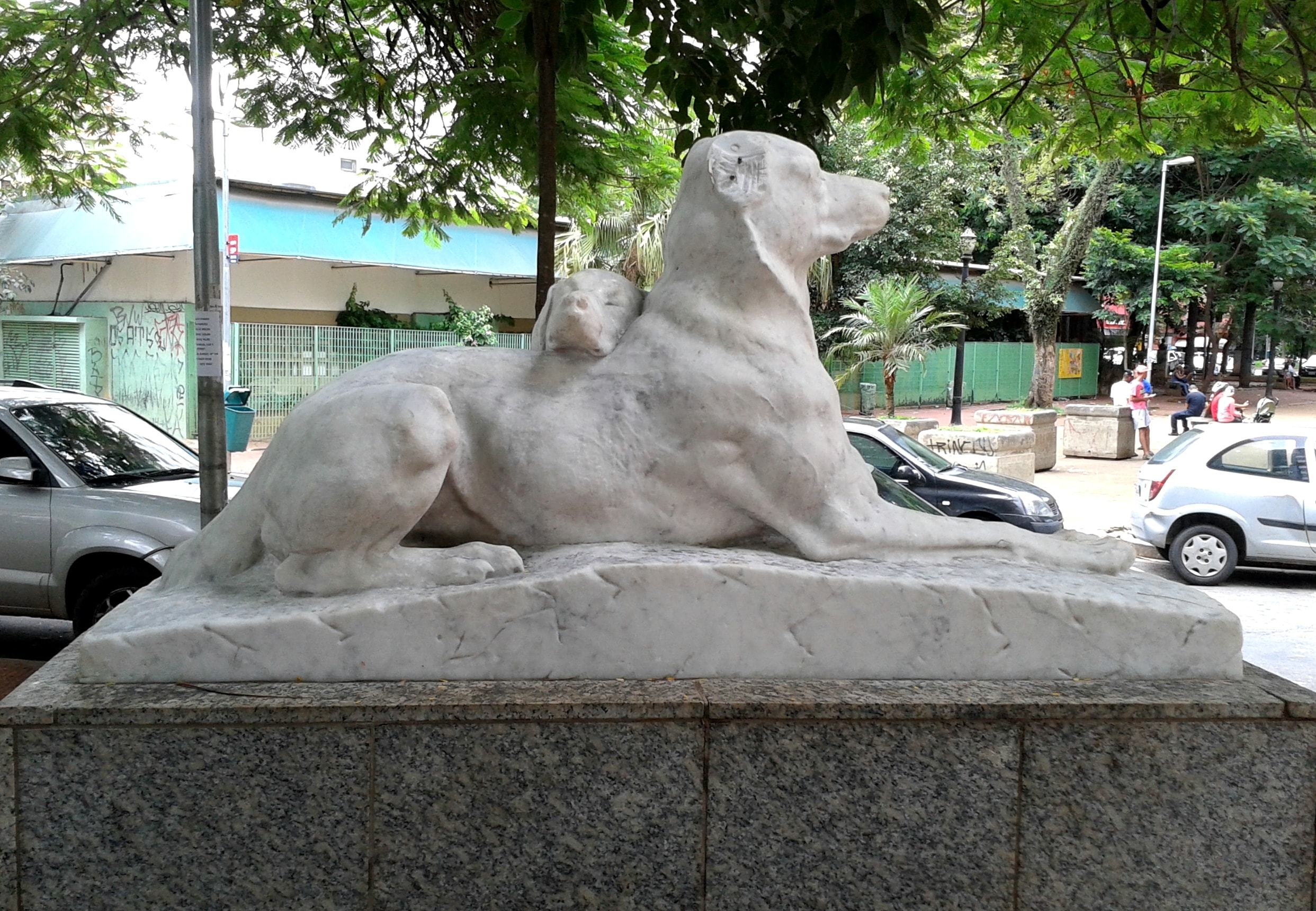 Est&aacute;tua Amor Materno